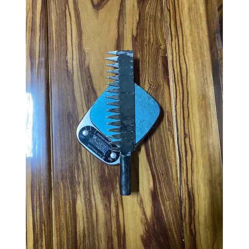 Dao chặt đá làm từ thép tấm