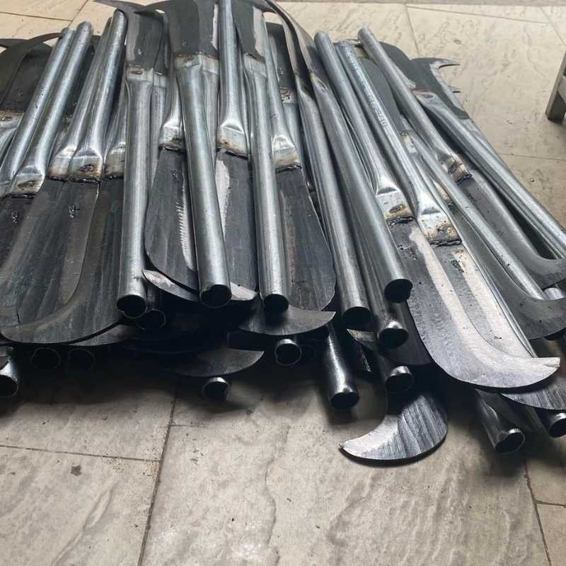 rua-chat-cay-thep-tam-3 Rựa chặt cây làm từ thép tấm