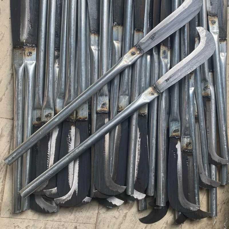 rua-chat-cay-thep-tam-5 Rựa chặt cây làm từ thép tấm